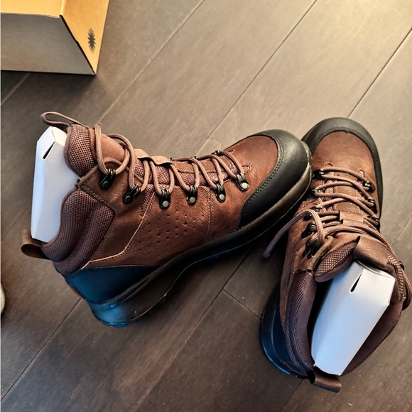 Worn only once. Available with box and inside shoe packaging - Picture 2 of 5